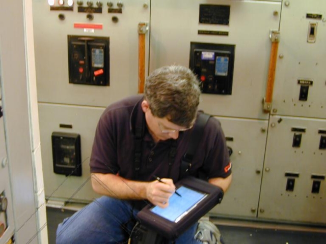 Fred Colbert 1995 AGEMA 740 infrared camera using Thermal Trend on a NOAA Research Ship